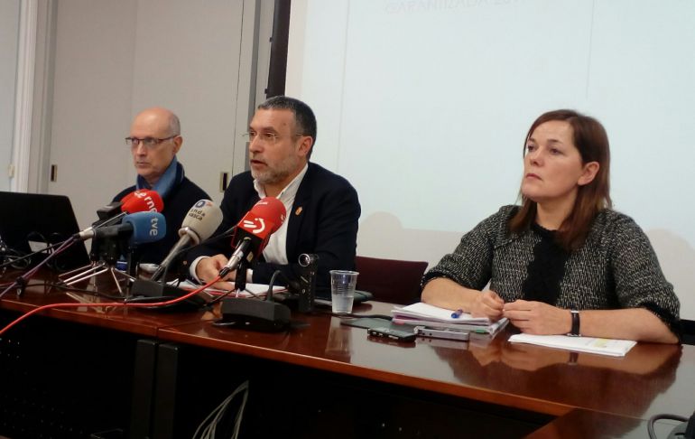 El vicepresidente de Derechos Sociales comparece ante los medios junto a responsables de su departamento. El vicepresidente de Derechos Sociales comparece ante los medios junto a responsables de su departamento.
