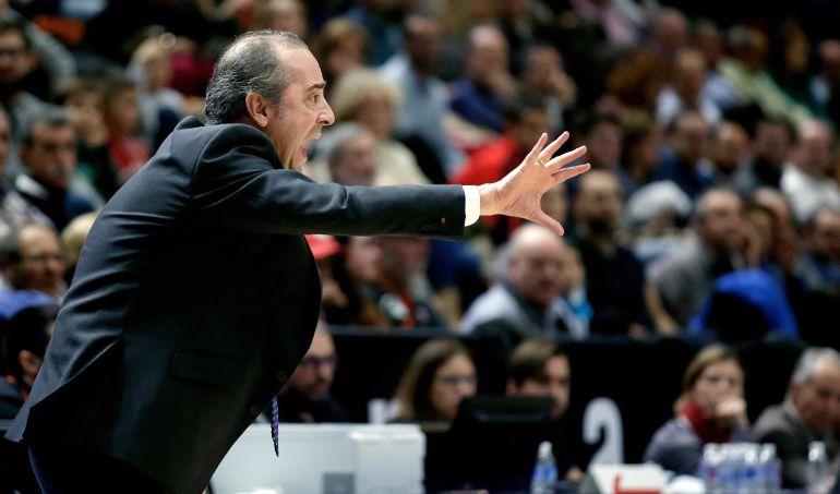 El entrenador del Valencia Basket, Txus Vidorreta, en el partido de su equipo ante el Khimki, de la Euroliga que se disputa esta noche en el pabellón Fuente de San Luis. El entrenador del Valencia Basket, Txus Vidorreta, en el partido de su equipo ante el Khimki, de la Euroliga que se disputa esta noche en el pabellón Fuente de San Luis.