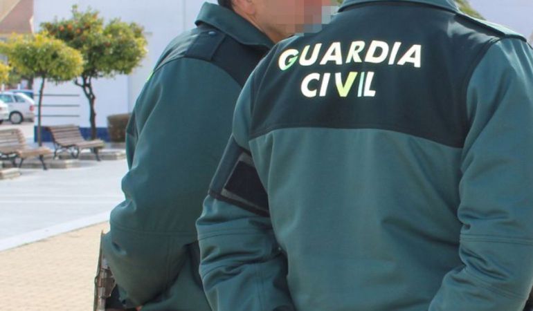 La Guardia Civil interceptó el camión con la mercancía robada y detuvo al presunto autor, un vecino de Parla. La Guardia Civil interceptó el camión con la mercancía robada y detuvo al presunto autor, un vecino de Parla.