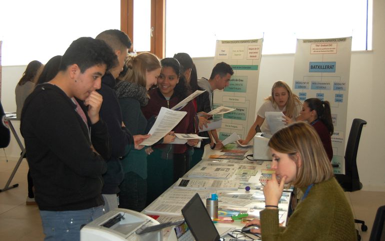 Mercat de l'Estudiant en Xàbia, en una edición anterior. Mercat de l'Estudiant en Xàbia, en una edición anterior.