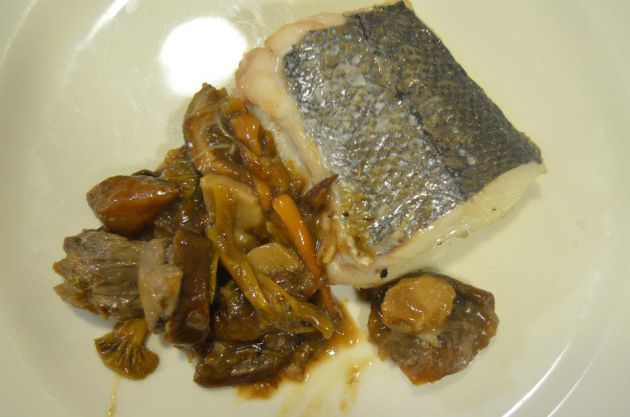 Merluza del pincho con setas en A Fervenza Merluza del pincho con setas en A Fervenza