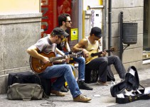 Madrid elimina el examen de Botella a los músicos callejeros y delimita los sitios para tocar