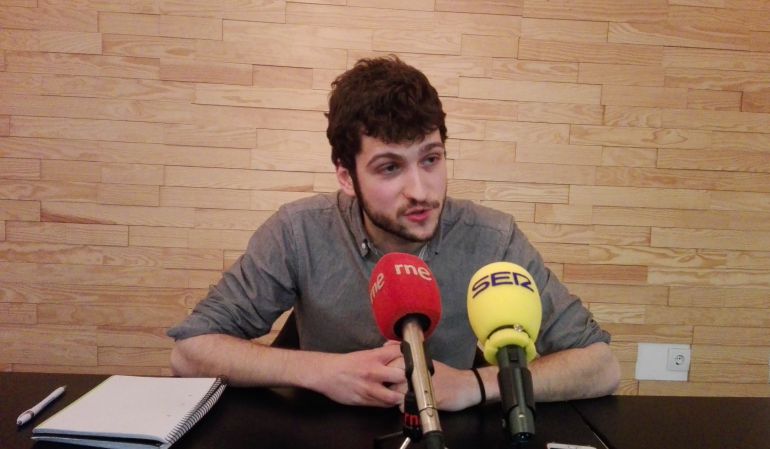 Antonio Estañ, síndico de Podemos en la Comunitat Valenciana, durante el desayuno con la prensa que ha mantenido hoy en Alicante. Antonio Estañ, síndico de Podemos en la Comunitat Valenciana, durante el desayuno con la prensa que ha mantenido hoy en Alicante.