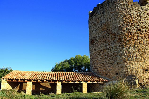 Lavadero y castillo de Cardenete. Lavadero y castillo de Cardenete.