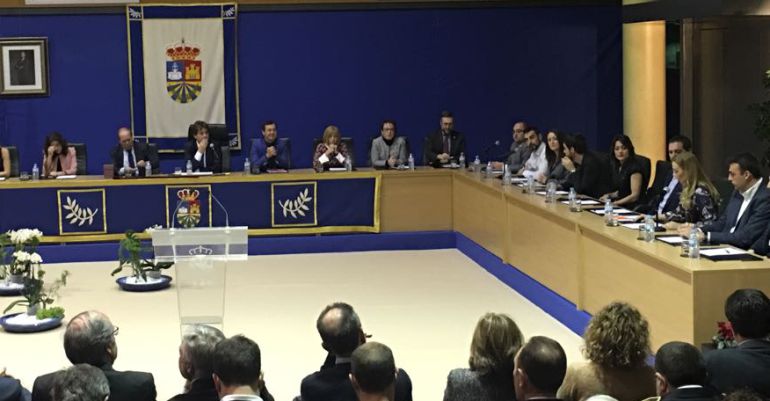 Javier Ayala ocupando el sillón de alcalde en el pleno de investidura Javier Ayala ocupando el sillón de alcalde en el pleno de investidura