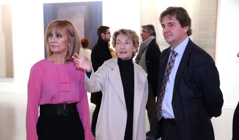 Soledad Sevilla en la inaguración de su exposición con el alcalde de Fuenlabrada y la concejal de Cultura. Soledad Sevilla en la inaguración de su exposición con el alcalde de Fuenlabrada y la concejal de Cultura.