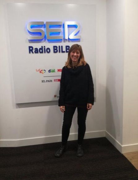 Garbiñe Larralde en los estudios de Radio Bilbao Garbiñe Larralde en los estudios de Radio Bilbao