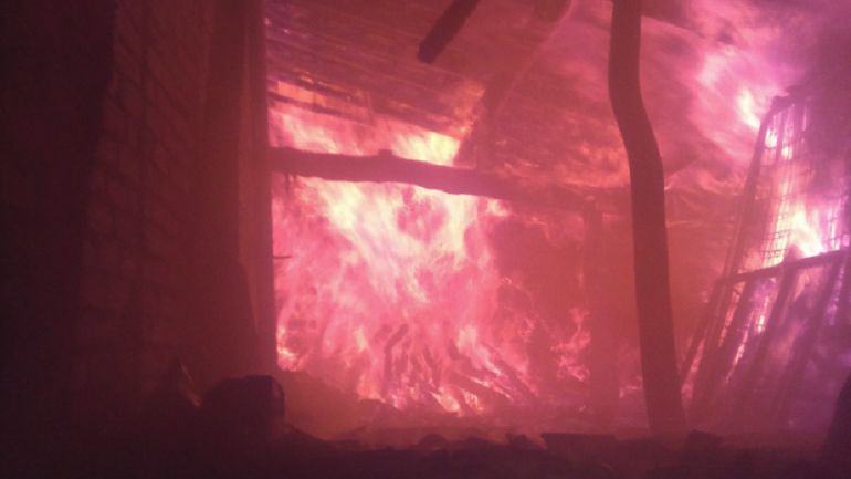 Imagen del incendio en el casco urbano de Mengamuñoz Imagen del incendio en el casco urbano de Mengamuñoz