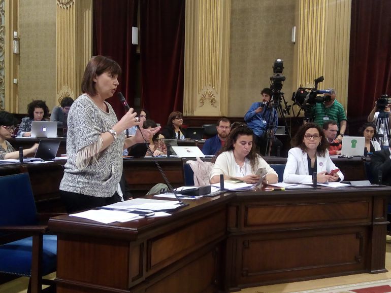 Armengol en una intervención en el Parlament Armengol en una intervención en el Parlament