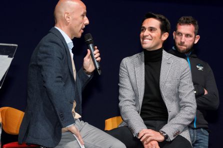 Alberto Contador (d), ganador de dos Tour de Francia, dos Giros de Italia y tres Vueltas a España, y el conocido locutor de carreras ciclistas, Juan Mari Guajardo (i), durante la puesta de largo de la temporada de la Fundación de Contador y los tres equipos que forman la escuadra Polartec Kometa: junior, sub 23 y continental Alberto Contador (d), ganador de dos Tour de Francia, dos Giros de Italia y tres Vueltas a España, y el conocido locutor de carreras ciclistas, Juan Mari Guajardo (i), durante la puesta de largo de la temporada de la Fundación de Contador y los tres equipos que forman la escuadra Polartec Kometa: junior, sub 23 y continental
