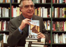 Fallece el escritor Julio Manuel de la Rosa, maestro de periodistas
