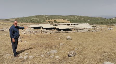 El alcalde de Quedada Manuel Vallejo muestra la zona de la Villa Romana de Bruñel que será puesta en valor para poder ser visitada con garantias de su conservación El alcalde de Quedada Manuel Vallejo muestra la zona de la Villa Romana de Bruñel que será puesta en valor para poder ser visitada con garantias de su conservación