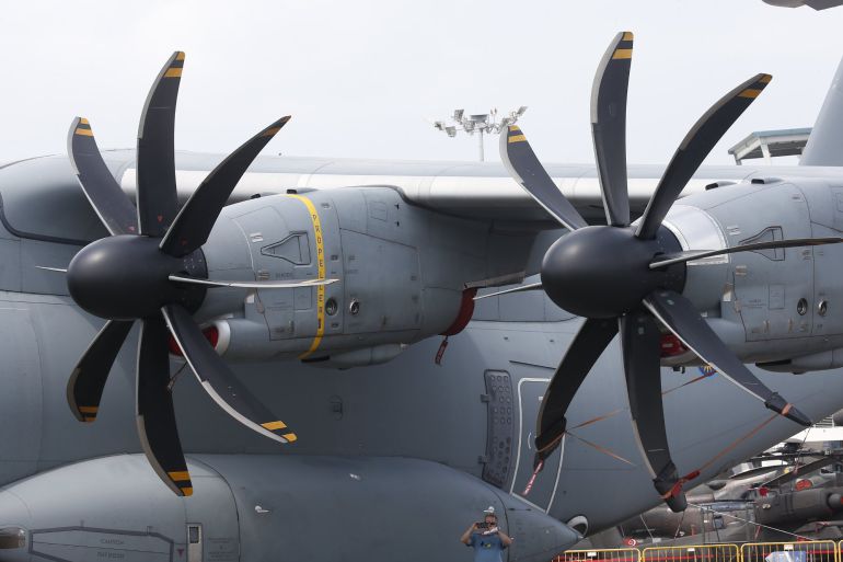 A man (bottom-C) is dwarft while taking photographs underneath the wing and propeller engines of Royal Malaysian Air Force (RMAF) Airbus A400 transport plane at the static display ahead of the Singapore Airshow at the Changi Exhibition Centre in Singapore, 04 February 2018. The Singapore Airshow will take place from 06 to 11 February 2018 and will showcase aviation and defense technologies from around the world. (Singapur, Malasia, Singapur) A man (bottom-C) is dwarft while taking photographs underneath the wing and propeller engines of Royal Malaysian Air Force (RMAF) Airbus A400 transport plane at the static display ahead of the Singapore Airshow at the Changi Exhibition Centre in Singapore, 04 February 2018. The Singapore Airshow will take place from 06 to 11 February 2018 and will showcase aviation and defense technologies from around the world. (Singapur, Malasia, Singapur)
