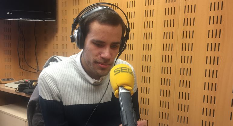 Miguel Hernández, periodista, ha sido nominado por haber obtenido el nivel Advanced en lengua inglesa Miguel Hernández, periodista, ha sido nominado por haber obtenido el nivel Advanced en lengua inglesa