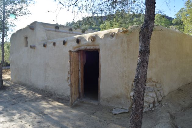 Sin tele y sin wifi, pero con el abuelo enterrado en el salón: así era una casa de hace 4.000 años Sin tele y sin wifi, pero con el abuelo enterrado en el salón: así era una casa de hace 4.000 años