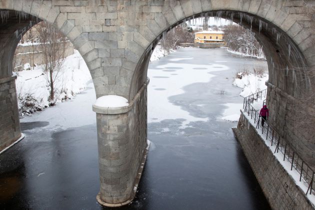Vista del río Adaja congelado a su paso por Ávila Vista del río Adaja congelado a su paso por Ávila