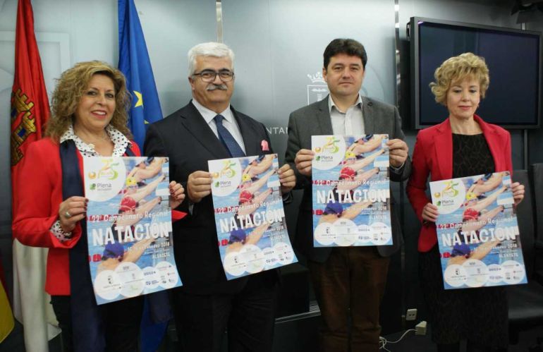 Antonia Coloma, directora provincial de Bienestar Social; Eloy Molina, presidente de FECAM, Francisco Navarro, concejal de Deportes y María Victoria Leal, diputada de Deportes Antonia Coloma, directora provincial de Bienestar Social; Eloy Molina, presidente de FECAM, Francisco Navarro, concejal de Deportes y María Victoria Leal, diputada de Deportes
