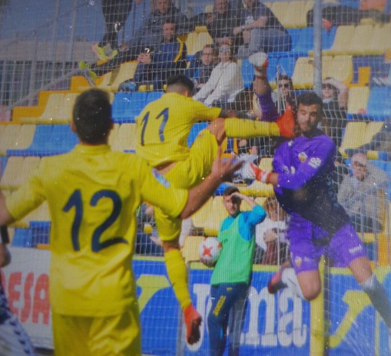 villarreal castellon: Zagalá se retira con 10 puntos de sutura tras una brutal entrada de Villa villarreal castellon: Zagalá se retira con 10 puntos de sutura tras una brutal entrada de Villa