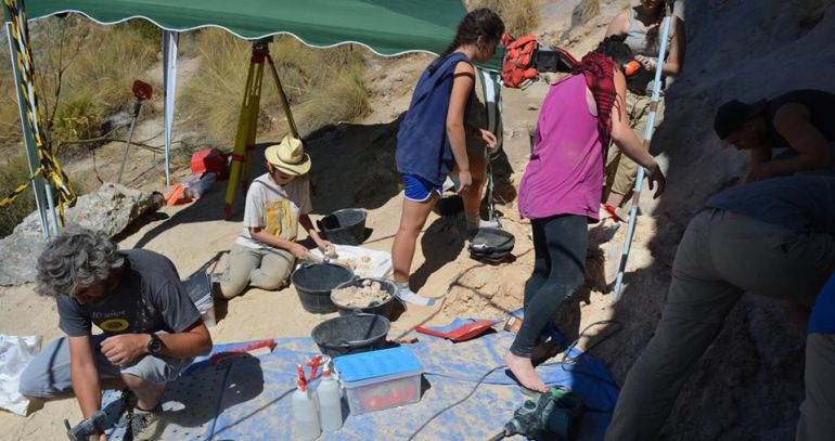 Equipo de expertos trabajando en la zona de La Serrezuela. Equipo de expertos trabajando en la zona de La Serrezuela.