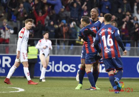 El espigado Jair celebra el tanto del triunfo azulgrana El espigado Jair celebra el tanto del triunfo azulgrana