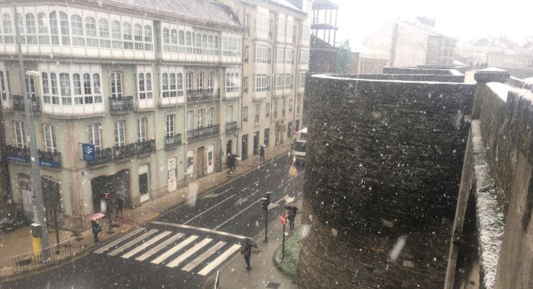 La nieve pintó de blanco la Muralla de Lugo La nieve pintó de blanco la Muralla de Lugo