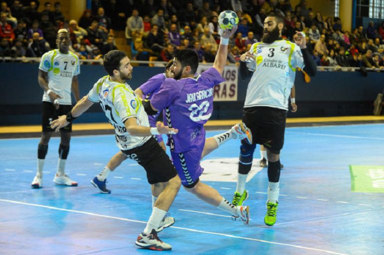 El Teucro amarga el debut en casa del Quabit este año empatando en el último segundo El Teucro amarga el debut en casa del Quabit este año empatando en el último segundo