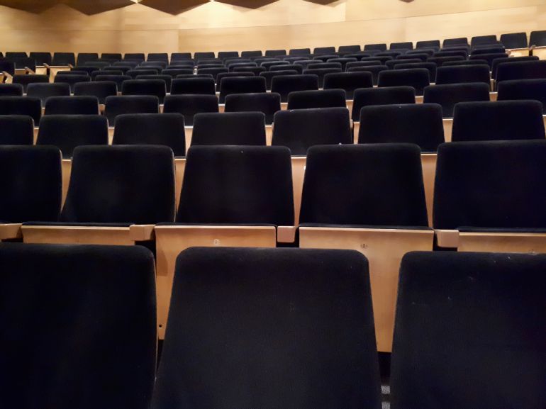 Butacas del Teatro Coliseo que, junto al auditorio del Complejo Educativo, acogerá las representaciones de las Jornadas de Eibar Butacas del Teatro Coliseo que, junto al auditorio del Complejo Educativo, acogerá las representaciones de las Jornadas de Eibar