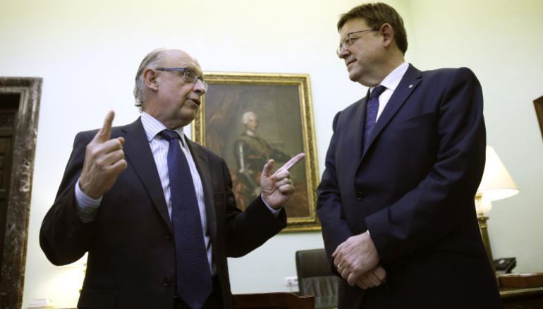 El ministro Cristóbal Montoro con el president XImo Puig El ministro Cristóbal Montoro con el president XImo Puig