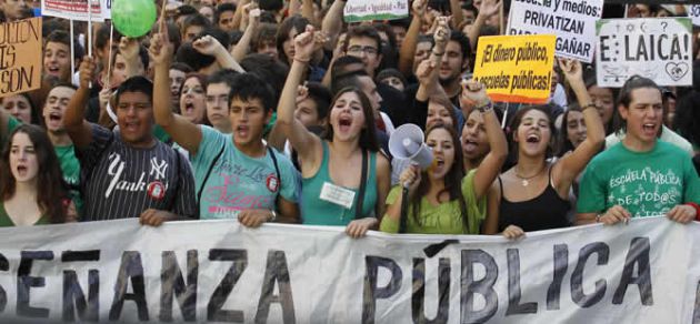 El profesor sancionado por informar de una huelga valora la sentencia del Constitucional: “Mi sanción se tejió entre muchos, ahora deberían tomar responsabilidades”: “Mi sanción se tejió entre muchos, ahora deberían tomar responsabilidades” El profesor sancionado por informar de una huelga valora la sentencia del Constitucional: “Mi sanción se tejió entre muchos, ahora deberían tomar responsabilidades”: “Mi sanción se tejió entre muchos, ahora deberían tomar responsabilidades”