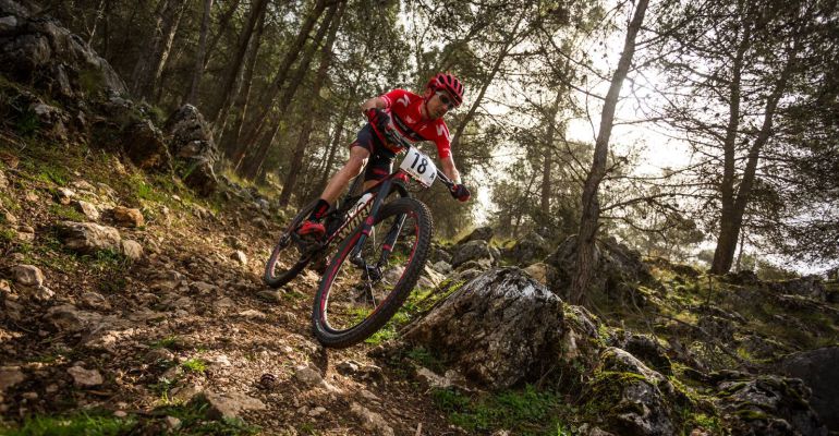 El ciclista jiennense Triki Beltrán durante una etapa de una edición anterior de la Andalucía Bike Race. El ciclista jiennense Triki Beltrán durante una etapa de una edición anterior de la Andalucía Bike Race.