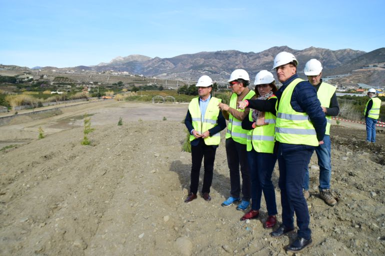 La delegada de medio ambiente, Inmaculada Oria visita los trabajos de limpieza que se están realizando en la Rambla de Molvizar La delegada de medio ambiente, Inmaculada Oria visita los trabajos de limpieza que se están realizando en la Rambla de Molvizar