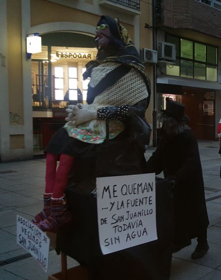 Un mordaz sermón y la quema de las sardinas ponen punto final al Carnaval de Palencia Un mordaz sermón y la quema de las sardinas ponen punto final al Carnaval de Palencia