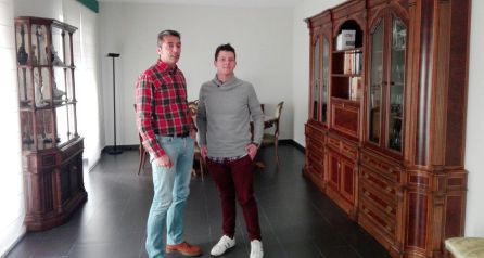 Manuel (padre de Daniela) junto a Claudio (Afanion) en la casa cedida por la Diputación Manuel (padre de Daniela) junto a Claudio (Afanion) en la casa cedida por la Diputación