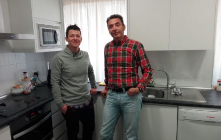 Claudio y Manuel en la casa parta las familias de niños con cáncer Claudio y Manuel en la casa parta las familias de niños con cáncer