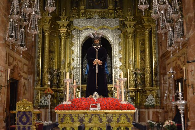 El Señor de La Sentencia de la Hermandad de La Macarena dispuesto sobre sus andas para el vía crucis de este viernes El Señor de La Sentencia de la Hermandad de La Macarena dispuesto sobre sus andas para el vía crucis de este viernes