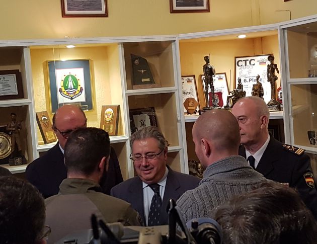 El ministro del Interior, Juan Ignacio Zoido, visita el cuartel del GEO de la Policía Nacional en Guadalajara: El ministro del Interior visita al GEO y se entrevista con los agentes heridos El ministro del Interior, Juan Ignacio Zoido, visita el cuartel del GEO de la Policía Nacional en Guadalajara: El ministro del Interior visita al GEO y se entrevista con los agentes heridos