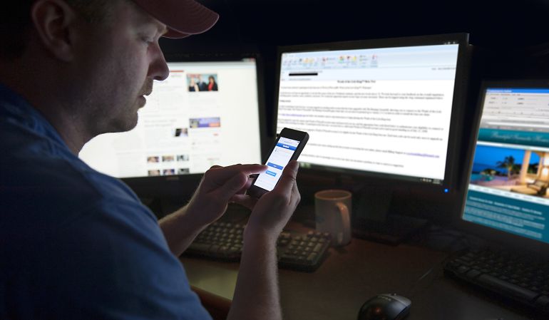 El derecho al olvido digital lo puede ejercer cualquier persona. El derecho al olvido digital lo puede ejercer cualquier persona.