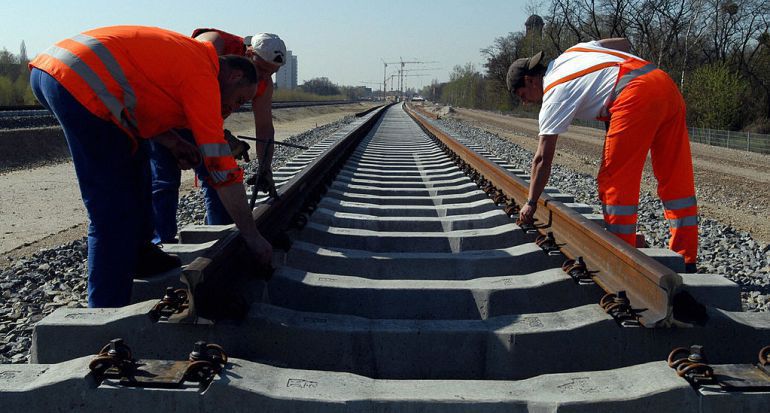 Adif prepara las obras del tercer carril restante en el trayecto Valencia-Castellón