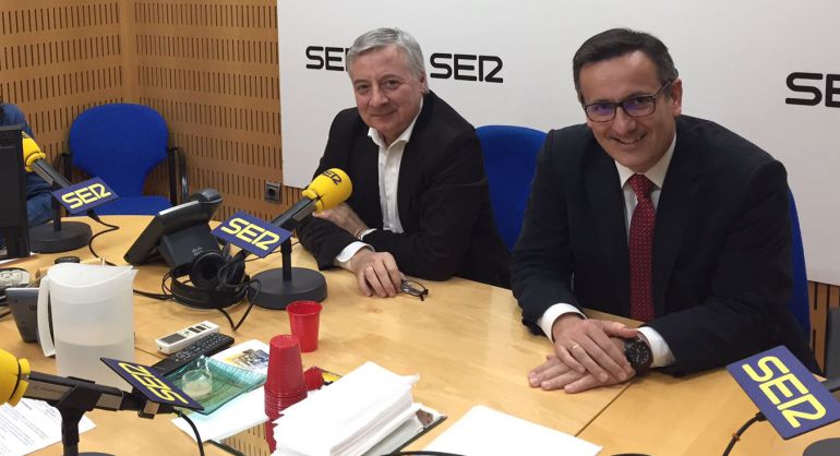 José Blanco: "Hay que abaratar el coste de la tarifa eléctrica con mayor penetración de las renovables" José Blanco: "Hay que abaratar el coste de la tarifa eléctrica con mayor penetración de las renovables"