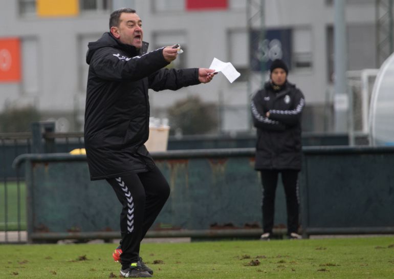 El técnico vizcaíno estuvo en El Sardinero como entrenador del Mirandés y el Logroñés. El técnico vizcaíno estuvo en El Sardinero como entrenador del Mirandés y el Logroñés.