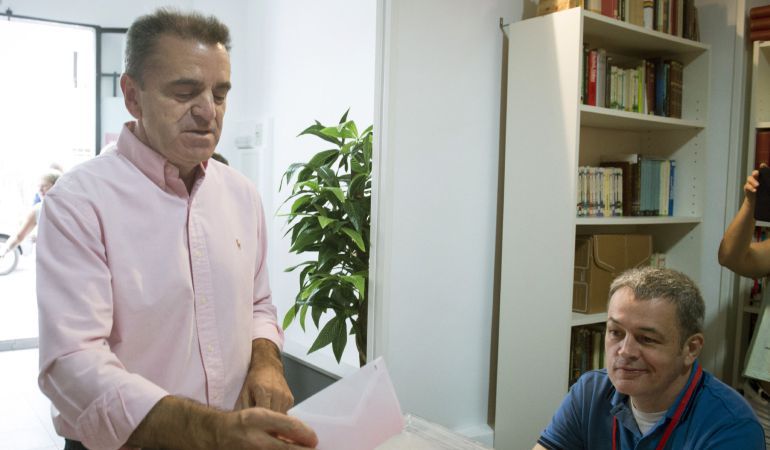 José Manuel Franco no considera viable una posible moción a Cristina Cifuentes. José Manuel Franco no considera viable una posible moción a Cristina Cifuentes.