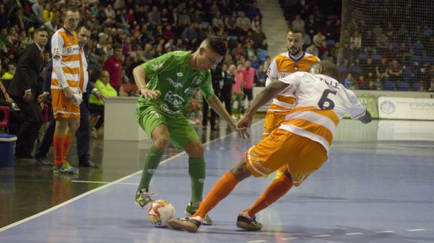 ElPozo se pone segundo tras batir al Barça y zarpazo del Plásticos Romero en Pamplona ElPozo se pone segundo tras batir al Barça y zarpazo del Plásticos Romero en Pamplona