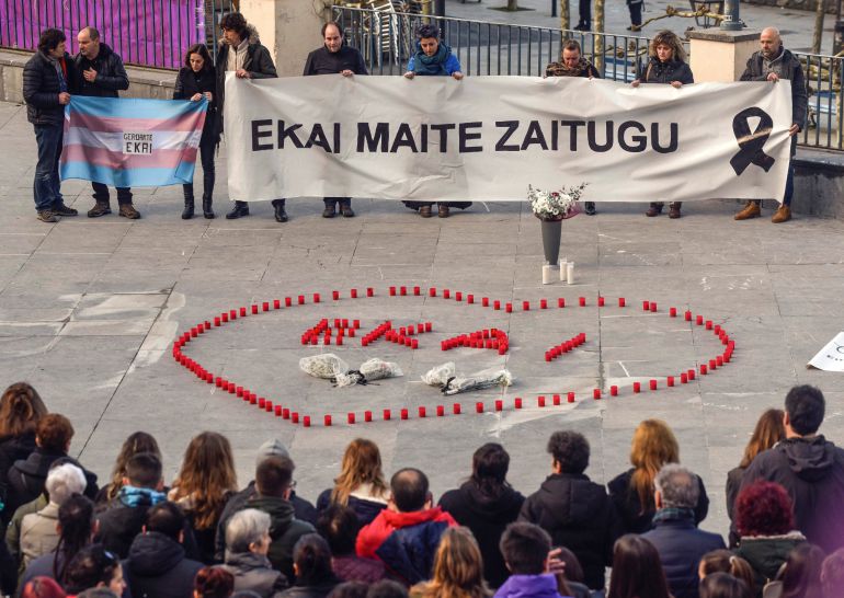 Menor transexual: Cientos de personas recuerdan a Ekai en Ondarroa Menor transexual: Cientos de personas recuerdan a Ekai en Ondarroa