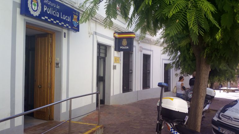Los agentes de la Policía Local denunciaron los hechos en la Comisaría de la Policía Nacional de Almendralejo. Los agentes de la Policía Local denunciaron los hechos en la Comisaría de la Policía Nacional de Almendralejo.