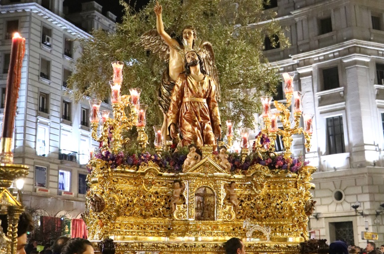 El Señor de la Oración en el Huerto de los Olivos al paso por la Puerta Real de España el Lunes Santo de 2016 El Señor de la Oración en el Huerto de los Olivos al paso por la Puerta Real de España el Lunes Santo de 2016