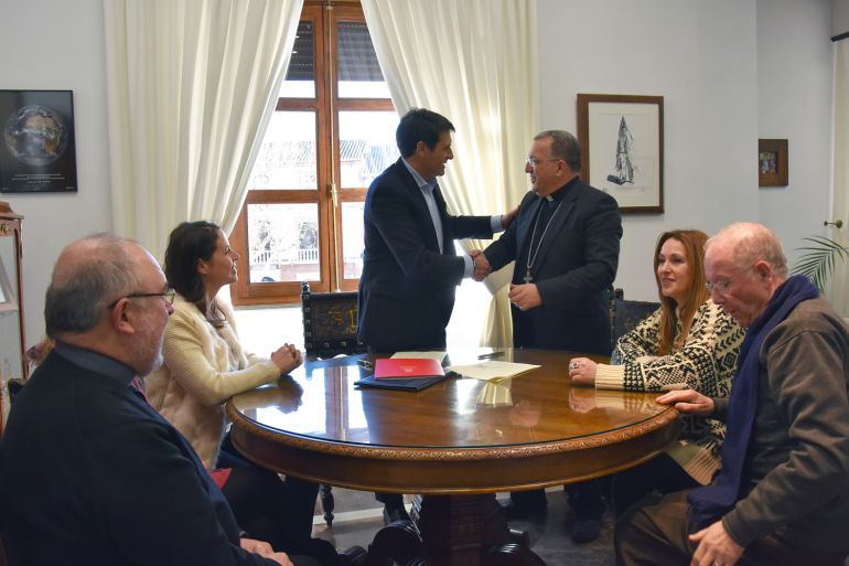 Acuerdo entre Ayuntamiento de Baza y Obispado de Guadix-Baza Acuerdo entre Ayuntamiento de Baza y Obispado de Guadix-Baza