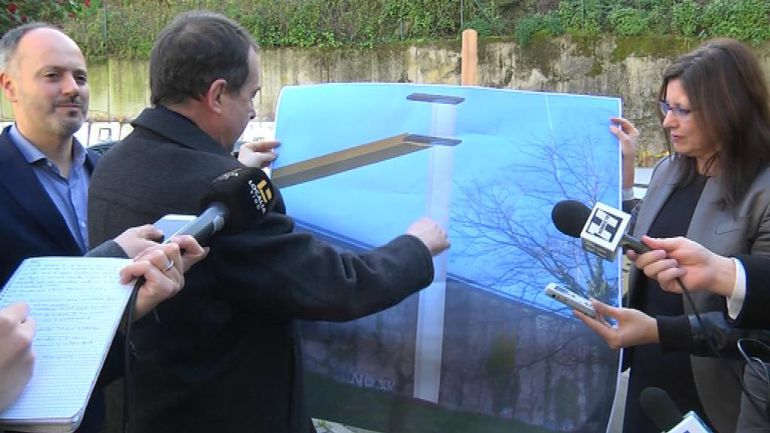 Abel Caballero muestra un boceto de lo que pretende ser el ascensor que unirá García Barbón con Vía Norte Abel Caballero muestra un boceto de lo que pretende ser el ascensor que unirá García Barbón con Vía Norte