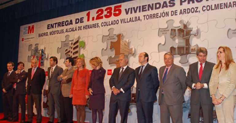 Acto de entrega de viviendas protegidas en el año 2011 Acto de entrega de viviendas protegidas en el año 2011