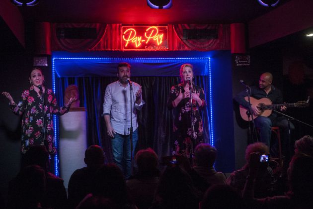Chari, Edu y Marisa Brihuega cantan en El Pay Pay en homenaje a Paco Alba Chari, Edu y Marisa Brihuega cantan en El Pay Pay en homenaje a Paco Alba