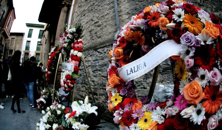 Ertzaina muerto: Una multitud da su último adiós a 'Ino' Ertzaina muerto: Una multitud da su último adiós a 'Ino'